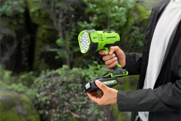 Greenworks 24V Spotlight - Image 3