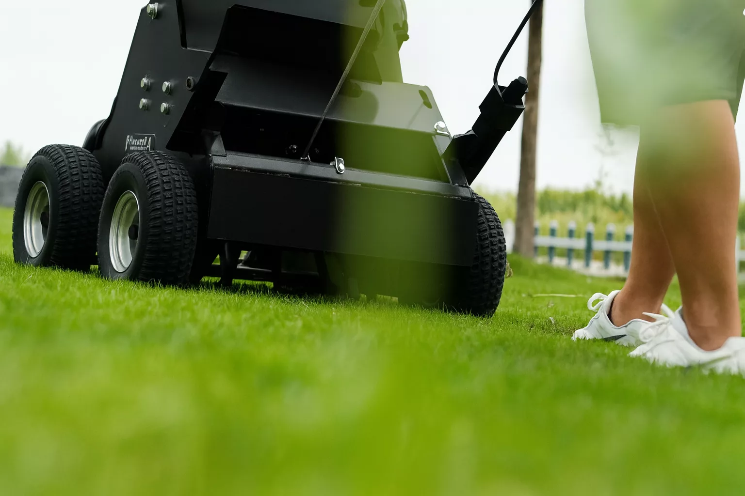 Rolux X-CORE 18" Lawn Aerator - Image 3